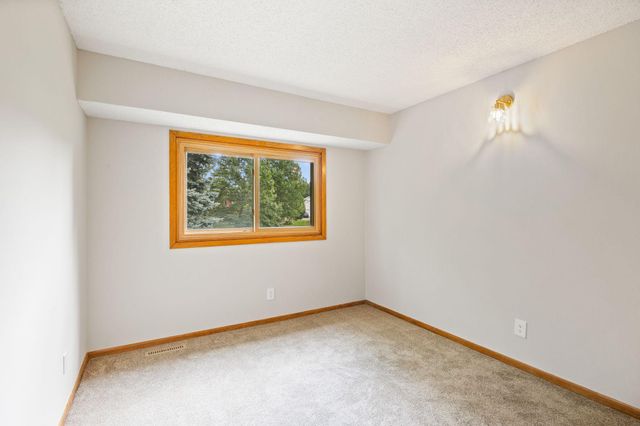 8064 Lower 147th Street W, Apple Valley, MN 55124