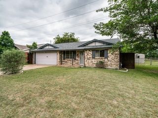 935 Easy Street, Grapevine, TX 76051