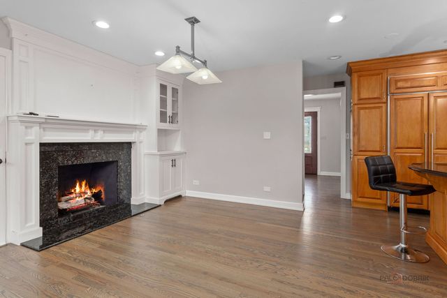 2326 W Weathersfield Way, Schaumburg, IL 60193