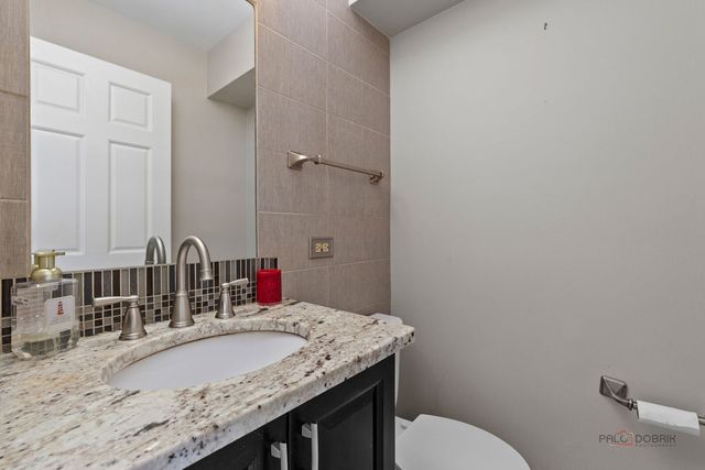 2326 W Weathersfield Way, Schaumburg, IL 60193