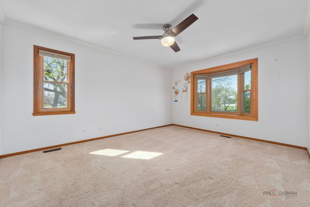 2326 W Weathersfield Way, Schaumburg, IL 60193