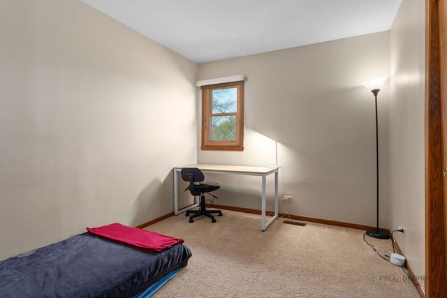 2326 W Weathersfield Way, Schaumburg, IL 60193