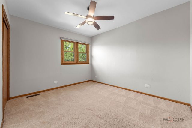 2326 W Weathersfield Way, Schaumburg, IL 60193