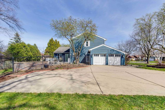 2326 W Weathersfield Way, Schaumburg, IL 60193