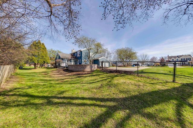 2326 W Weathersfield Way, Schaumburg, IL 60193