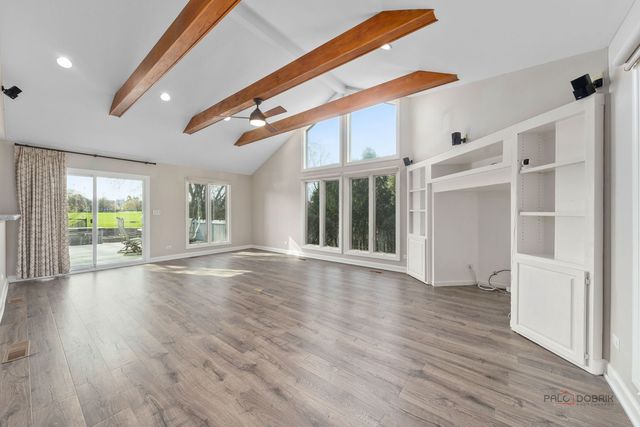 2326 W Weathersfield Way, Schaumburg, IL 60193