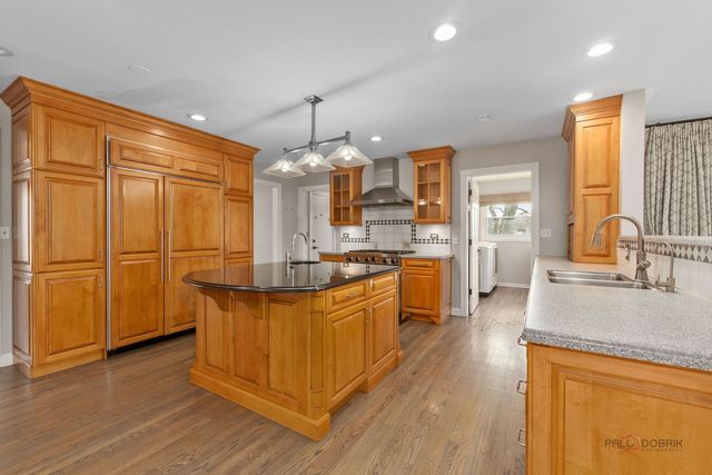 2326 W Weathersfield Way, Schaumburg, IL 60193