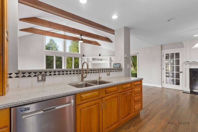2326 W Weathersfield Way, Schaumburg, IL 60193
