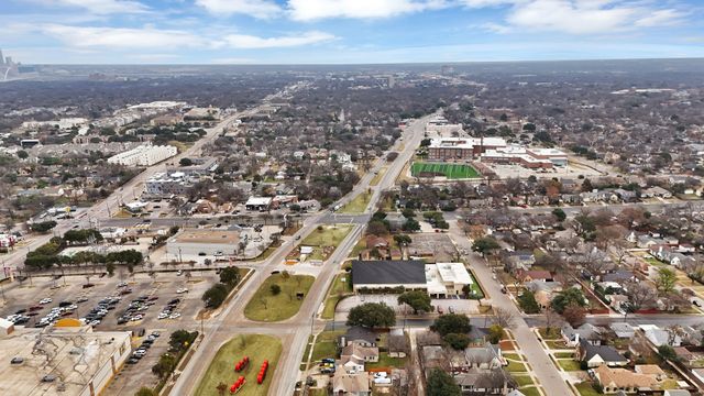 2510 W Jefferson Boulevard, Dallas, TX 75211