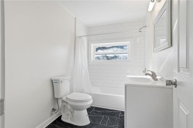 2923 Frederick St, Marshall Shadeland, PA 15212