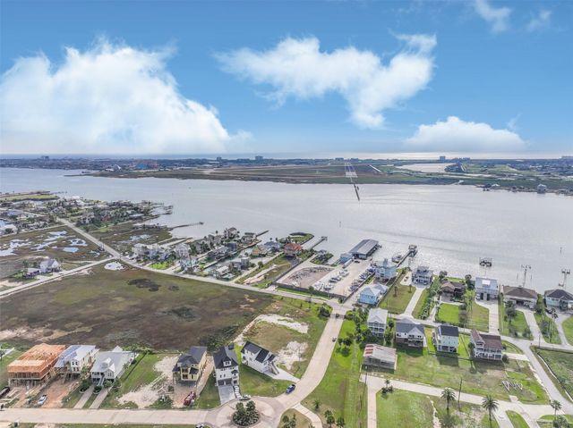 710 Vista Bella, Galveston, TX 77554