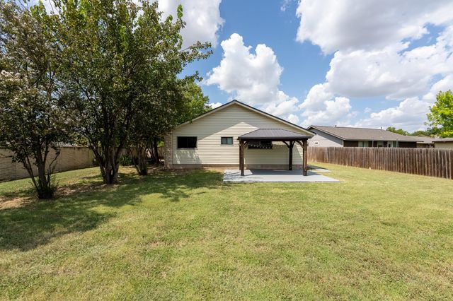 1201 Wayne DR, Round Rock, TX 78664