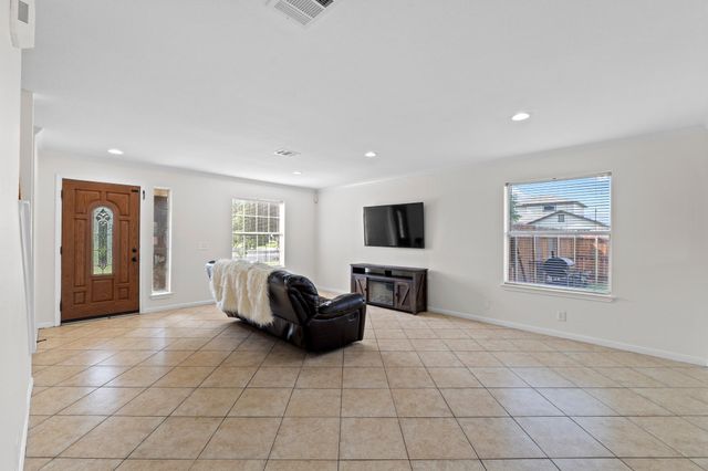 301 Abamillo CT, Hutto, TX 78634