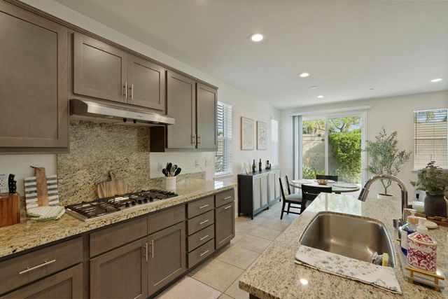 1204 Sirah Ct, Lodi, CA 95242