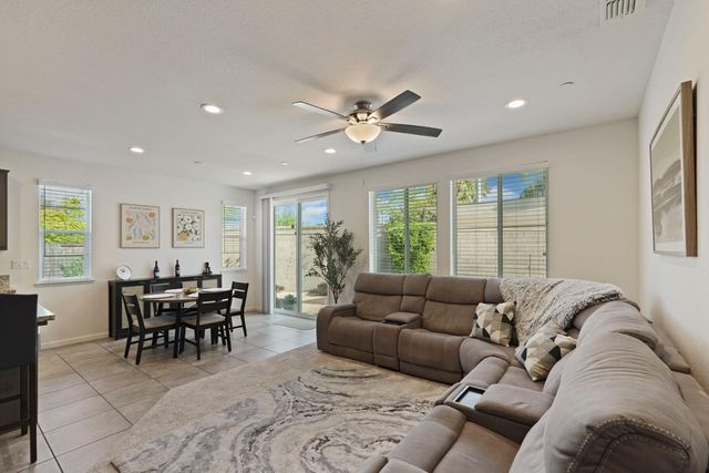 1204 Sirah Ct, Lodi, CA 95242