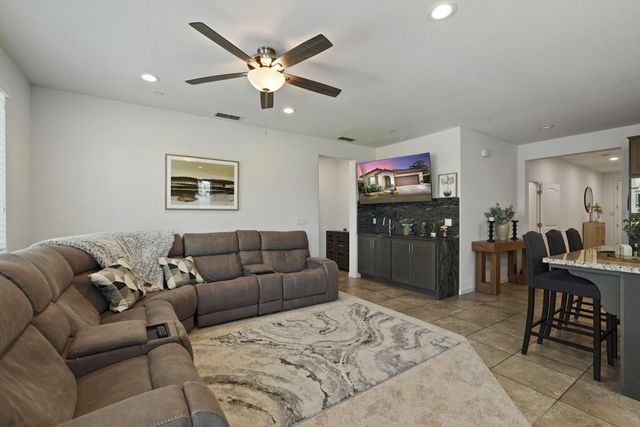 1204 Sirah Ct, Lodi, CA 95242