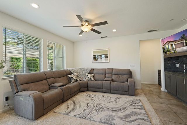 1204 Sirah Ct, Lodi, CA 95242