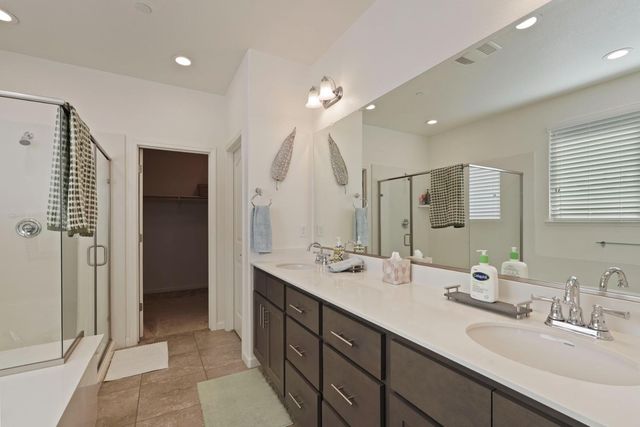 1204 Sirah Ct, Lodi, CA 95242