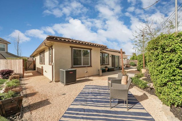 1204 Sirah Ct, Lodi, CA 95242