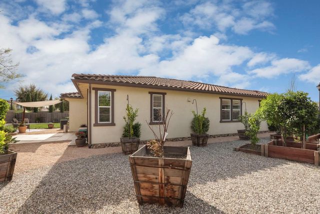 1204 Sirah Ct, Lodi, CA 95242