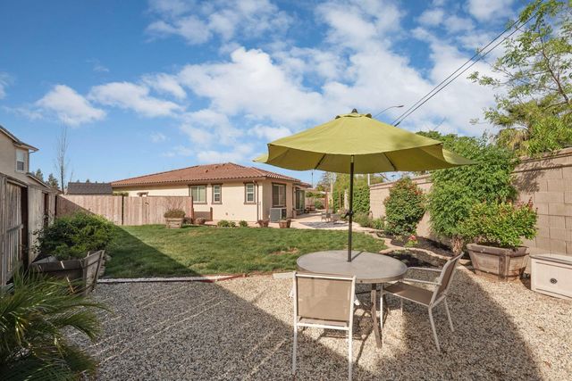 1204 Sirah Ct, Lodi, CA 95242