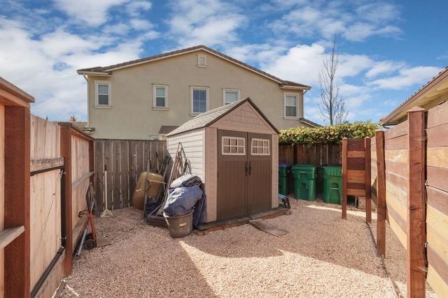 1204 Sirah Ct, Lodi, CA 95242