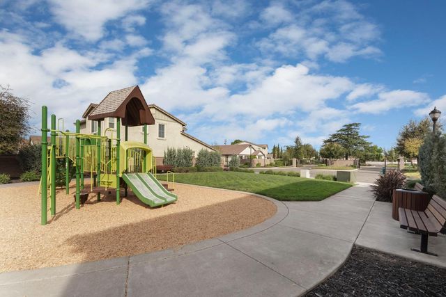 1204 Sirah Ct, Lodi, CA 95242