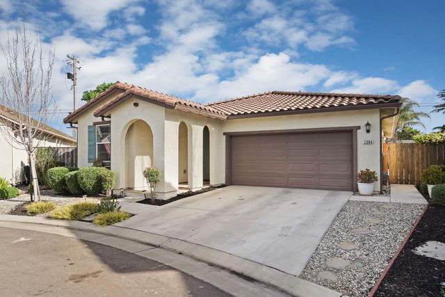 1204 Sirah Ct, Lodi, CA 95242