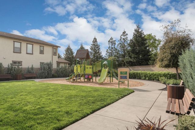 1204 Sirah Ct, Lodi, CA 95242