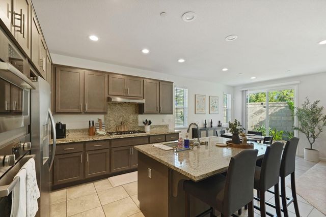 1204 Sirah Ct, Lodi, CA 95242