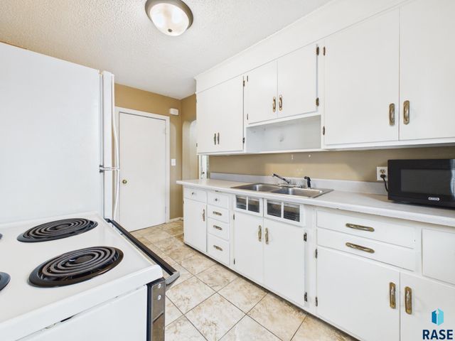 2105 S Duluth Ave Avenue, Sioux Falls, SD 57105