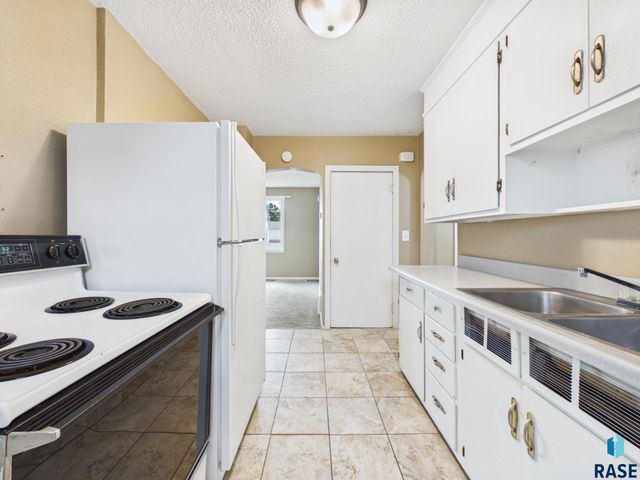 2105 S Duluth Ave Avenue, Sioux Falls, SD 57105