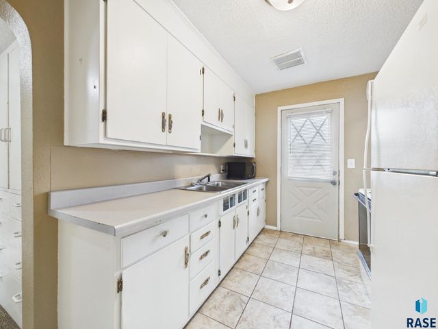 2105 S Duluth Ave Avenue, Sioux Falls, SD 57105