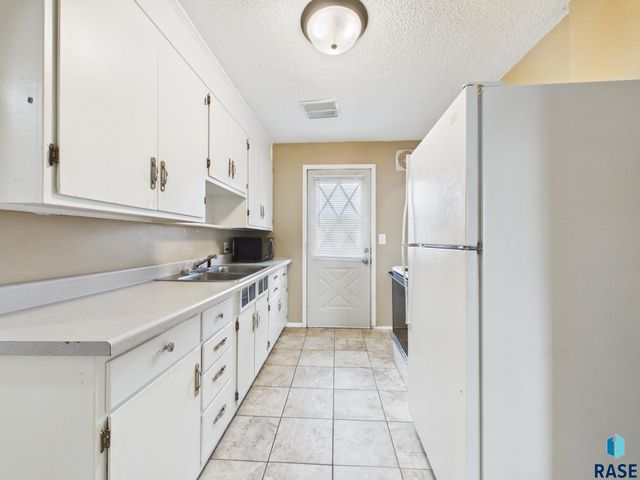 2105 S Duluth Ave Avenue, Sioux Falls, SD 57105