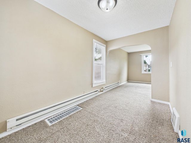 2105 S Duluth Ave Avenue, Sioux Falls, SD 57105