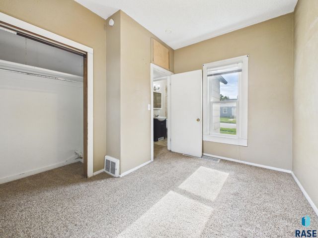 2105 S Duluth Ave Avenue, Sioux Falls, SD 57105