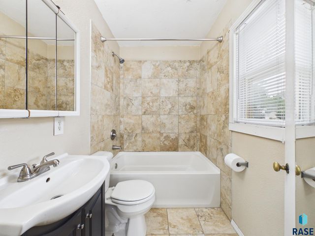 2105 S Duluth Ave Avenue, Sioux Falls, SD 57105