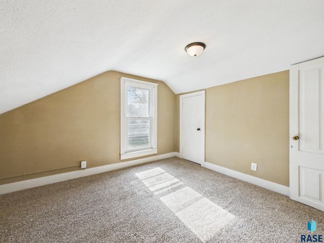 2105 S Duluth Ave Avenue, Sioux Falls, SD 57105