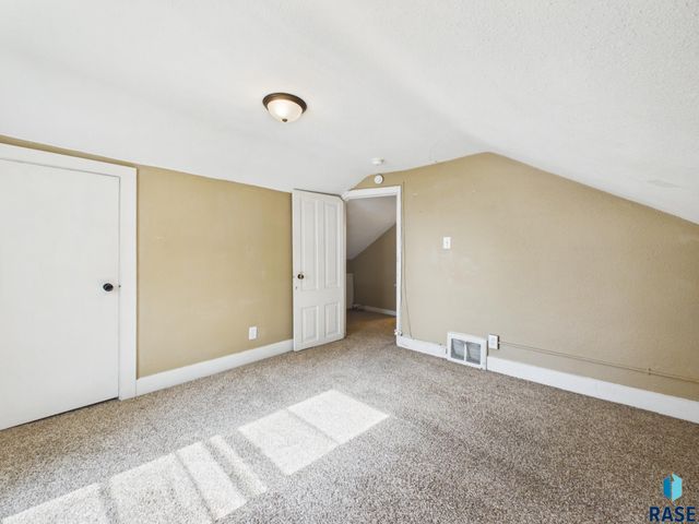 2105 S Duluth Ave Avenue, Sioux Falls, SD 57105