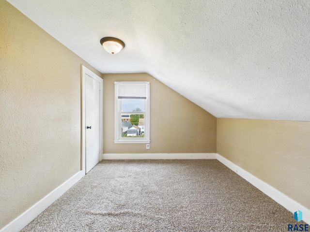2105 S Duluth Ave Avenue, Sioux Falls, SD 57105
