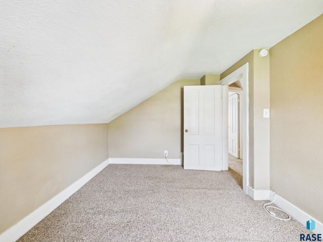 2105 S Duluth Ave Avenue, Sioux Falls, SD 57105