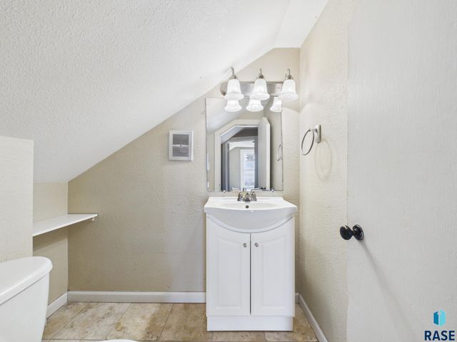 2105 S Duluth Ave Avenue, Sioux Falls, SD 57105