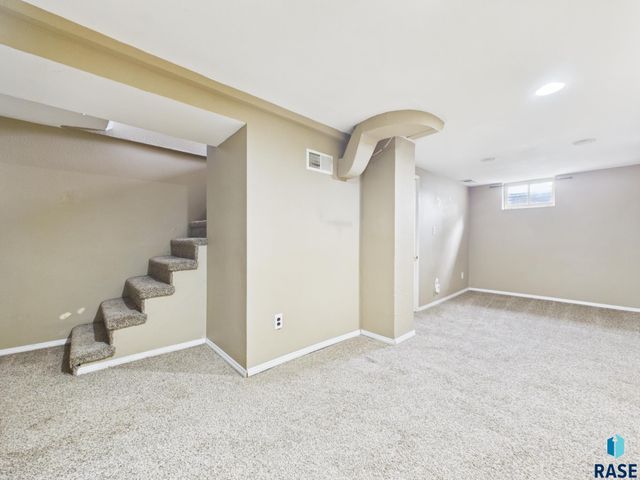 2105 S Duluth Ave Avenue, Sioux Falls, SD 57105