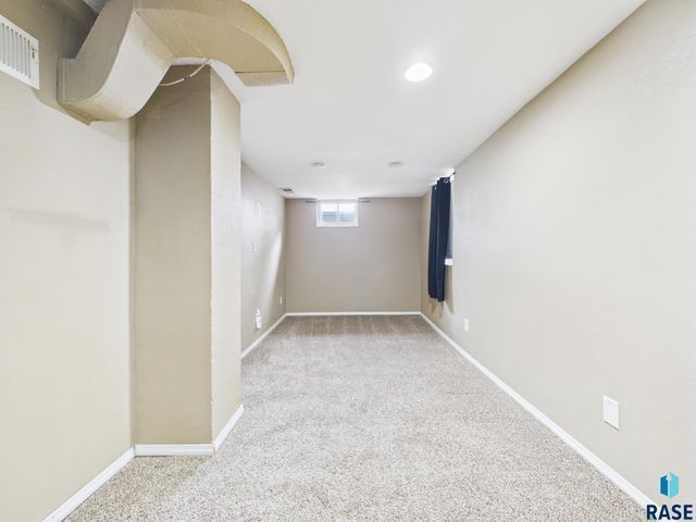 2105 S Duluth Ave Avenue, Sioux Falls, SD 57105