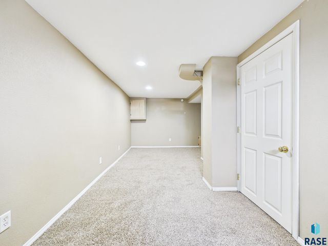 2105 S Duluth Ave Avenue, Sioux Falls, SD 57105