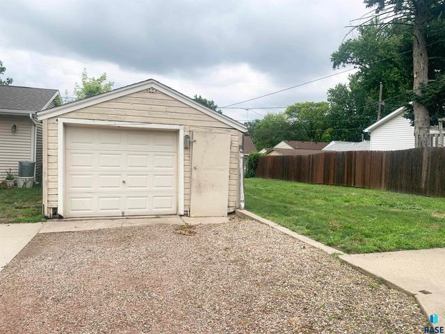 2105 S Duluth Ave Avenue, Sioux Falls, SD 57105