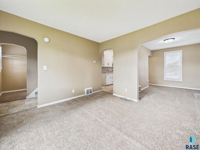 2105 S Duluth Ave Avenue, Sioux Falls, SD 57105