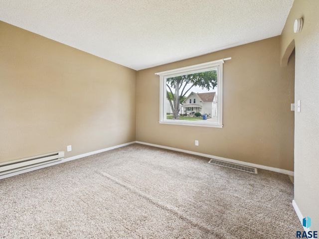 2105 S Duluth Ave Avenue, Sioux Falls, SD 57105