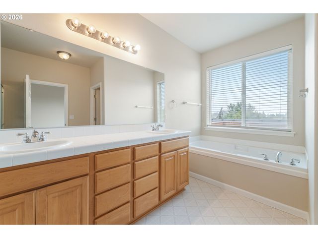 3603 WILD ROSE Loop, West Linn, OR 97068