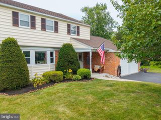 284 MANOR RD, Harleysville, PA 19438